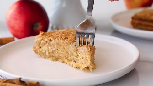 JEDNOSTAVNO DOBROG UKUSA: Kolač od jabuka i ovsene kaše (VIDEO)