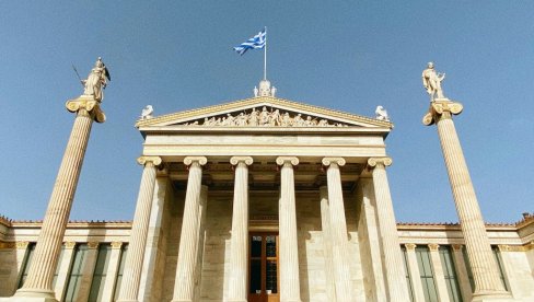 TRI POSLANIKA OSTALA BEZ MANDATA: Veliki skandal u grčkom parlamentu TRI POSLANIKA OSTALA BEZ MANDATA: Veliki skandal u grčkom parlamentu