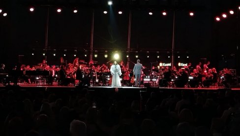 LUZ KASAL ODUŠEVILA BEOGRAD: Španska diva razgalila publiku pod otvorenim nebom (FOTO)