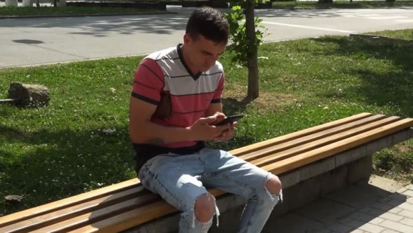 ЗАБОРАВИЛА ЦЕЛУ ПЕНЗИЈУ НА КЛУПИ: Поштени налазач вратио новчаник пензионерки у Бачкој Паланци ЗАБОРАВИЛА ЦЕЛУ ПЕНЗИЈУ НА КЛУПИ: Поштени налазач вратио новчаник пензионерки у Бачкој Паланци
