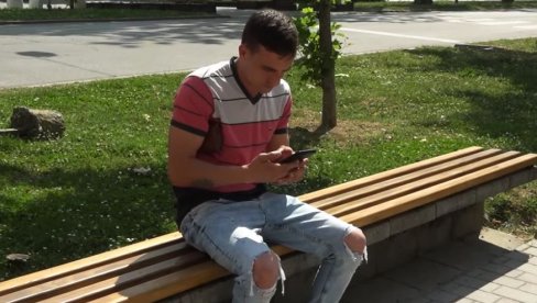 ЗАБОРАВИЛА ЦЕЛУ ПЕНЗИЈУ НА КЛУПИ: Поштени налазач вратио новчаник пензионерки у Бачкој Паланци ЗАБОРАВИЛА ЦЕЛУ ПЕНЗИЈУ НА КЛУПИ: Поштени налазач вратио новчаник пензионерки у Бачкој Паланци