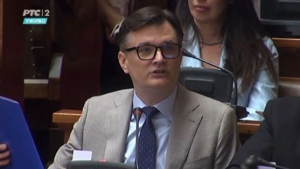 ОНИ БИ ДА ВОДЕ ДРЖАВУ? Јованов показао - Опозиција увид у изборни материјал за Општину Косјерић тражила од ИК Општине Нови Београд (ВИДЕО) ОНИ БИ ДА ВОДЕ ДРЖАВУ? Јованов показао - Опозиција увид у изборни материјал за Општину Косјерић тражила од ИК Општине Нови Београд (ВИДЕО)