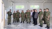 GAŠIĆ U NIŠU: Ministar obišao infrastrukturne radove u kasarnama
