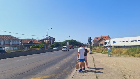 НА СЕБЕШУ НИ ЗАКЛОНА, НИ КЛУПЕ: Аутобуско стајалиште на Зрењанинском путу и даље без надстрешнице