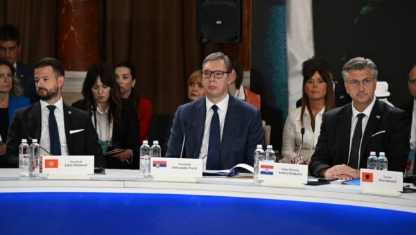 ВУЧИЋ ПОКАЗАО ВАЖАН СТАВ: Једини није потписао антируску декларацију на самиту у Украјини ВУЧИЋ ПОКАЗАО ВАЖАН СТАВ: Једини није потписао антируску декларацију на самиту у Украјини