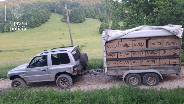 УХАПШЕН МУШКАРАЦ (40) ИЗ ПЛУЖИНА: У мицубишију роба вредна више од 315.000 евра (ФОТО) УХАПШЕН МУШКАРАЦ (40) ИЗ ПЛУЖИНА: У мицубишију роба вредна више од 315.000 евра (ФОТО)