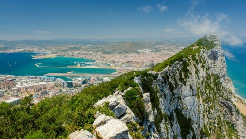SPORAZUM POSLE DECENIJA TENZIJA: EU i Britanija stavile tačku na spor oko Gibraltara SPORAZUM POSLE DECENIJA TENZIJA: EU i Britanija stavile tačku na spor oko Gibraltara