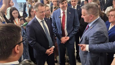 ВЕШТАЧКУ ИНТЕЛИГЕНЦИЈУ ИНТЕГРИСАТИ У ОБРАЗОВАЊЕ: Министар Дејан Вук Станковић на конференцији Обликовање будућности у Казању