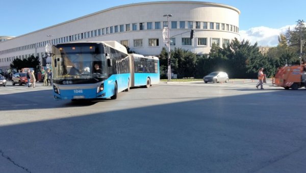 ИЗМЕНА САОБРАЋАЈА ЗБОГ РАДОВА: Гради се водоводни прикључак у Новом насељу у Новом Саду ИЗМЕНА САОБРАЋАЈА ЗБОГ РАДОВА: Гради се водоводни прикључак у Новом насељу у Новом Саду