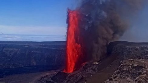 RASTOPLJENA LAVA DOSTIŽE VISINU OD 100 METARA: Ponovo proradio vulkan Kilauea, jedan od najaktivnijih na svetu (VIDEO) RASTOPLJENA LAVA DOSTIŽE VISINU OD 100 METARA: Ponovo proradio vulkan Kilauea, jedan od najaktivnijih na svetu (VIDEO)