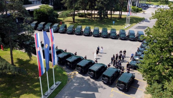 ПОЛИЦИЈСКИМ ЈЕДИНИЦАМА НОВИ ТЕРЕНЦИ: Џипови Жандармерији, САЈ, Полицијској бригади, ИЈП 92... ПОЛИЦИЈСКИМ ЈЕДИНИЦАМА НОВИ ТЕРЕНЦИ: Џипови Жандармерији, САЈ, Полицијској бригади, ИЈП 92...