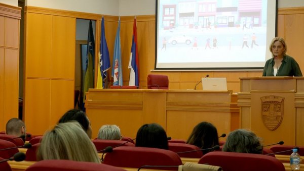 ПРЕЗЕНТАЦИЈА ПРОЈЕКТА „ГРАЂАНИ БУДУЋНОСТИ“: Требиње улази у фазу дигиталне транзиције ПРЕЗЕНТАЦИЈА ПРОЈЕКТА „ГРАЂАНИ БУДУЋНОСТИ“: Требиње улази у фазу дигиталне транзиције