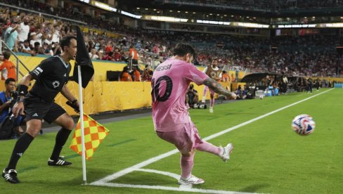 SEDITE, DOKTOR DRŽI ČAS! Lionel Mesi pokazao ko je i dalje fudbalski Bog (VIDEO)