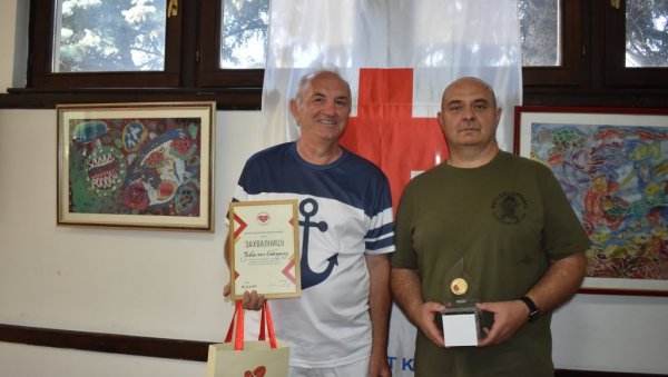 РЕКОРДЕР ОДЛАЗИ У ПЕНЗИЈУ: Слободан Јовичин из Кикинде крв дао 184. пут, даље га спречавају године живота РЕКОРДЕР ОДЛАЗИ У ПЕНЗИЈУ: Слободан Јовичин из Кикинде крв дао 184. пут, даље га спречавају године живота