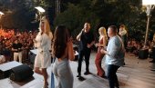 МЕНТОР ЗА ПРИМЕР: Драган Којић Кеба на концерту у Лозници угостио полуфиналисте Звезда Гранда (ФОТО)