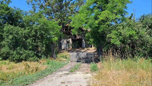 ЕВО ШТА СЕ ТРЕНУТНО ДЕШАВА У БАЊСКОМ ПОЉУ: За подне најављена реконструкција нестанка Данке Илић (ВИДЕО) ЕВО ШТА СЕ ТРЕНУТНО ДЕШАВА У БАЊСКОМ ПОЉУ: За подне најављена реконструкција нестанка Данке Илић (ВИДЕО)