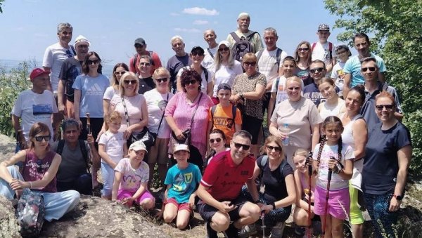 ВРШАЧКИМ ПЛАНИНАМА У ПОХОДЕ: Најпосећеније врхове освојило 37 Вршчана свих узраста ВРШАЧКИМ ПЛАНИНАМА У ПОХОДЕ: Најпосећеније врхове освојило 37 Вршчана свих узраста