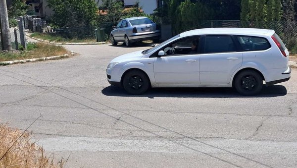 ОНА ЈЕ ПОСЛЕДЊА ВИДЕЛА ДАНКУ: Мајка девојчице и осумњичени за убиство на истом месту - почела реконструкција у Бањском Пољу ОНА ЈЕ ПОСЛЕДЊА ВИДЕЛА ДАНКУ: Мајка девојчице и осумњичени за убиство на истом месту - почела реконструкција у Бањском Пољу
