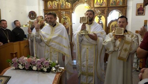 U ZNAK LJUBAVI RUSIJE PREMA SRPSKOM NARODU: Manastiru Svete Melanije darovane mošti iz Moskve (FOTO)