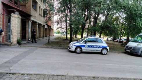 MLADIĆ RANJEN U NOVOM SADU: Policija na terenu ispituju se motivi napada (FOTO) MLADIĆ RANJEN U NOVOM SADU: Policija na terenu ispituju se motivi napada (FOTO)