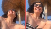 SKINULA SE KALIOPI: Pevačica izazovno pozira nasred plaže (FOTO)