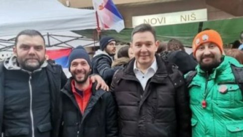 OVO JE BLOKADER KOJI JE HTEO DA UBIJE LJUDE IZ SNS: Pucač u društvu Šarovića, Draže Petrovića, Kokanovića...