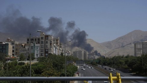 RAT NA BLISKOM ISTOKU: Građani napuštaju Teheran -  Irak demantuje: Udari nisu krenuli sa naše teritorije (FOTO/VIDEO)