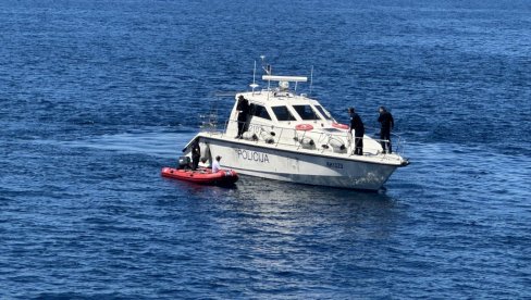 НЕВРЕМЕ У ЗАДРУ: Вода продрла у катамаран, сви путници спашени