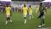 ЦЕО СВЕТ СЕ СМЕЈЕ АМЕРИЦИ: Брука са Светског првенства ће се препричавати (ВИДЕО/ФОТО) ЦЕО СВЕТ СЕ СМЕЈЕ АМЕРИЦИ: Брука са Светског првенства ће се препричавати (ВИДЕО/ФОТО)