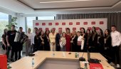 POSETA DECE SA KOSOVA I METOHIJE: M:tel pruža podršku stipendijama i donacijom centru „Podrži