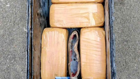 PAS U KOLIMA CRNOGORCA (26) OTKRIO DROGU: Kraljevačka policija zaplenila dva kilograma heroina