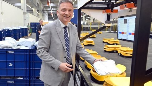 ЈОВАНОВИЋ: Пошта Србије је увођењем роботизованог система за аутоматско сортирање пошиљака показала да је лидер у региону ЈОВАНОВИЋ: Пошта Србије је увођењем роботизованог система за аутоматско сортирање пошиљака показала да је лидер у региону