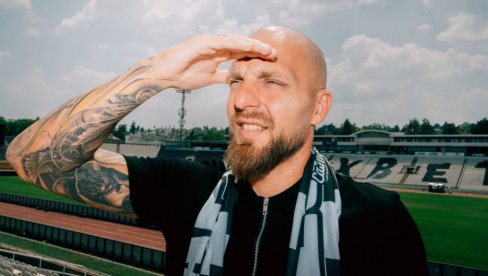 ИЗГУБИО САМ КОСУ ЗБОГ ПАРТИЗАНА! Ново појачање црно-белих одушевило гробаре! (ВИДЕО)