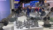 „VELEMAJSTORI“: Roboti odigrali šahovsku partiju na forumu u Sankt Peterburgu (VIDEO)