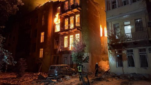 RUSIJA ZASULA ODESU DRONOVIMA: Desetine ljudi povređeno, objavljen snimak direktnog pogotka (VIDEO)