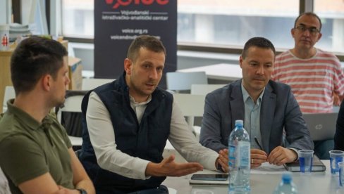 ЕВО КАКО СПРОВОДЕ ОБОЈЕНУ РЕВОЛУЦИЈУ: Тужиоци Мајлат и Јоксимовић са Грухоњићем на трибини коју плаћа фондација Рокфелер ЕВО КАКО СПРОВОДЕ ОБОЈЕНУ РЕВОЛУЦИЈУ: Тужиоци Мајлат и Јоксимовић са Грухоњићем на трибини коју плаћа фондација Рокфелер