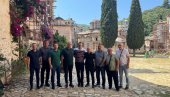 ОВО ЋЕ ОСТАТИ ТРАЈНИ ЛЕГАТ ПРЕДСЕДНИКА ВУЧИЋА: Петковић у посети манастиру Хиландар ОВО ЋЕ ОСТАТИ ТРАЈНИ ЛЕГАТ ПРЕДСЕДНИКА ВУЧИЋА: Петковић у посети манастиру Хиландар