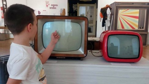„ЛЕТА ПРЕ НЕТА“ ВИДЕЛО ВИШЕ ОД 4.000 ЉУДИ: Чувена изложба једна је од најпосећенијих у Вршцу „ЛЕТА ПРЕ НЕТА“ ВИДЕЛО ВИШЕ ОД 4.000 ЉУДИ: Чувена изложба једна је од најпосећенијих у Вршцу
