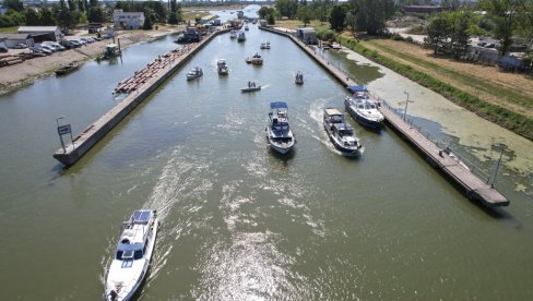STARTOVALA 15. MEĐUNARODNA REGATA „VODE VOJVODINE“: Poziv na povratak prirodi i zdravim navikama