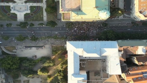 ПОМПЕЗНО НАЈАВЉИВАЛИ ВЕЛИКИ СКУП: Ево колико се блокадера окупило у Београду (ФОТО)