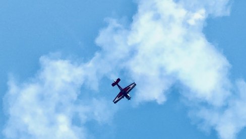 ЧЕТВОРОНОЖНИ РОБОТ ЊУШКА КВАРОВЕ АВИОНА: Аеронаутички салон у Буржеу у Паризу изазвао велику пажњу посетилаца из целог света (ВИДЕО) ЧЕТВОРОНОЖНИ РОБОТ ЊУШКА КВАРОВЕ АВИОНА: Аеронаутички салон у Буржеу у Паризу изазвао велику пажњу посетилаца из целог света (ВИДЕО)