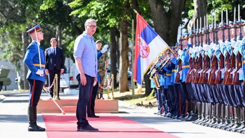 VUČIĆ O PRITISCIMA ZBOG VOJNE PARADE: Evo odmah da im kažem, nemojte slučajno da mi okrenete telefon VUČIĆ O PRITISCIMA ZBOG VOJNE PARADE: Evo odmah da im kažem, nemojte slučajno da mi okrenete telefon