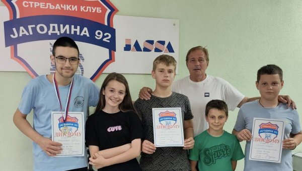 КРАЈ ПРОЛЕЋНЕ ЛИГЕ У СТРЕЉАШТВУ: Златна медаља за младог Параћинца Ђорђа (ФОТО) КРАЈ ПРОЛЕЋНЕ ЛИГЕ У СТРЕЉАШТВУ: Златна медаља за младог Параћинца Ђорђа (ФОТО)