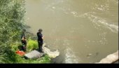 NOGA JE VIRILA IZ DŽAKA: U Velikim Crljenima u šoku, ronioci traže po Kolubari, oglasili se sin i supruga nestalog muškarca (VIDEO)