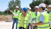 ПРВИ ВЕТРО КИЛОВАТ-САТИ НА ЛЕТО: Ђедовић Хандановић обишла радове на изградњи ВЕ Костолац ПРВИ ВЕТРО КИЛОВАТ-САТИ НА ЛЕТО: Ђедовић Хандановић обишла радове на изградњи ВЕ Костолац