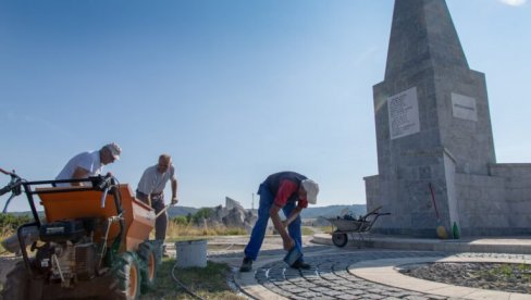 ПОПРАВКЕ У СПОМЕН-КОМПЛЕКСУ КАДИЊАЧА: Сачувати меморијал од зуба времена