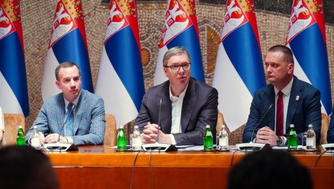НА ПАМЕТ ИМ НЕ ПАДА ДА ОБЈАСНЕ ЗАШТО НАПАДАЈУ СУВЕРЕНЕ ЗЕМЉЕ Вучић: Нервоза и хистерија у свету све већа, обојене револуције мање успешне НА ПАМЕТ ИМ НЕ ПАДА ДА ОБЈАСНЕ ЗАШТО НАПАДАЈУ СУВЕРЕНЕ ЗЕМЉЕ Вучић: Нервоза и хистерија у свету све већа, обојене револуције мање успешне