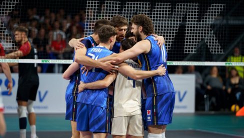 SPEKTAKL U NAJAVI: Svetski šampion bi da skine karioke sa vrha tabele