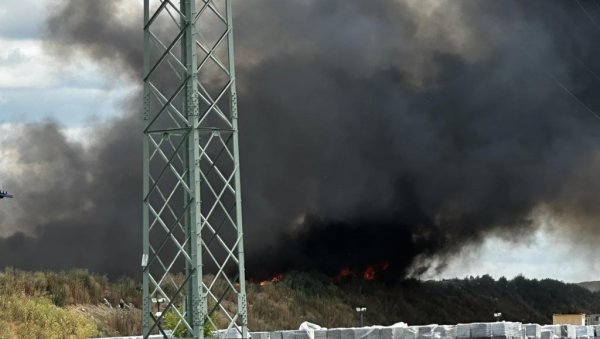 ГОРИ ГЛАВНА ГРАДСКА ДЕПОНИЈА У ЛОЗНИЦИ: Пожар се шири на све стране - ватрогасци не могу да се изборе са ватром (ФОТО/ВИДЕО) ГОРИ ГЛАВНА ГРАДСКА ДЕПОНИЈА У ЛОЗНИЦИ: Пожар се шири на све стране - ватрогасци не могу да се изборе са ватром (ФОТО/ВИДЕО)