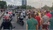 DIVNA SLIKA U BEOGRADU: Nepregledna kolona bajkera i ljudi krenula na književno popodne ispred Skupštine (VIDEO)